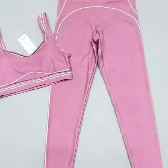 Women Breathable Stretch Yoga Workout Outfit With Modern Graphic Design