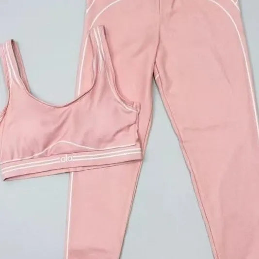 Women Breathable Stretch Yoga Workout Outfit With Modern Graphic Design