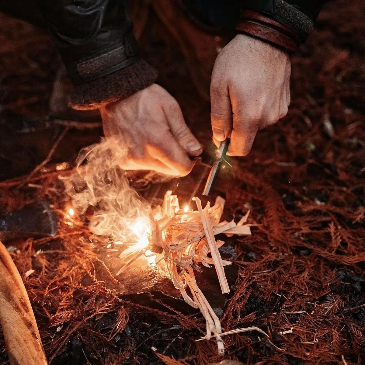 Iron Magnesium Fire Starter Kit for Waterproof Camping and Hiking