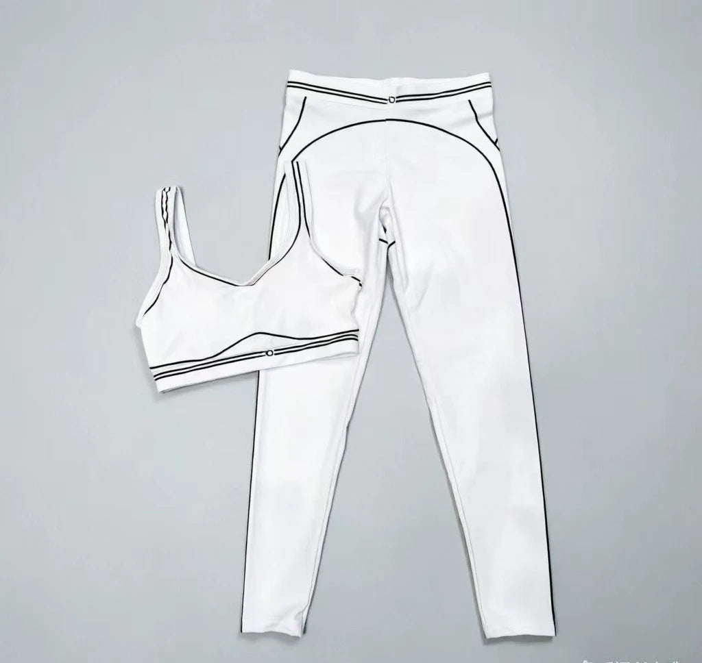 Women Breathable Stretch Yoga Workout Outfit With Modern Graphic Design